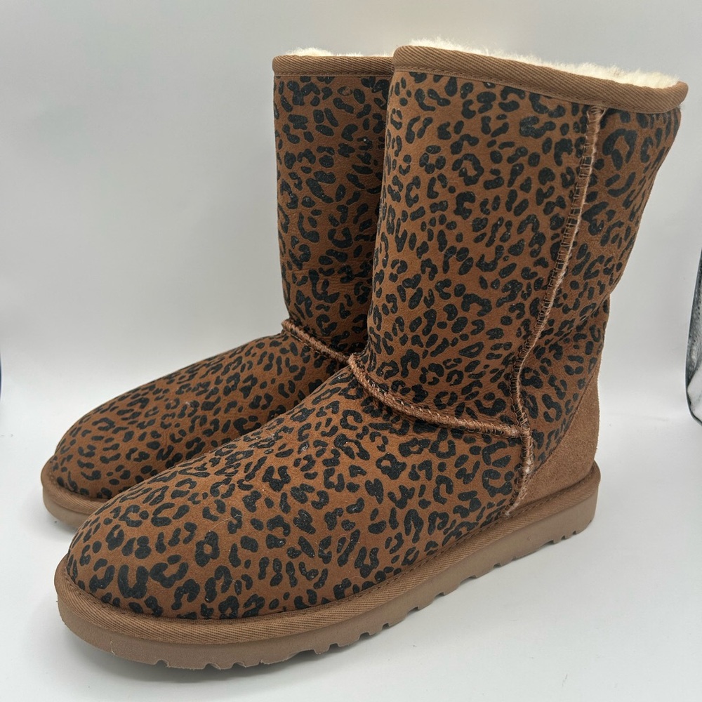 UGG CLASSIC SHORT WOMEN BOOTS SUEDE LEOPARD PRINT US 8 Worn Once Inside - Picture 4 of 8